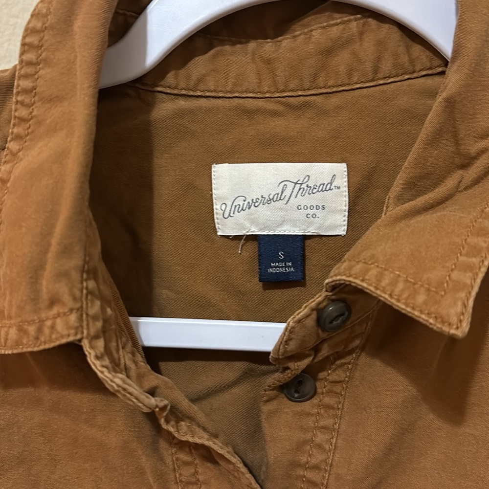 3/$13🌷 Rust Button Up Shirt - Picture 3 of 7